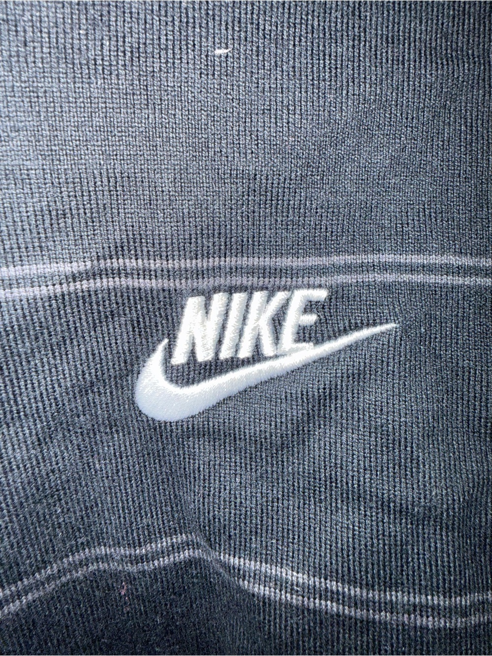 Nike Black Crewneck T-Shirt with White Logo Tag - Picture 2 of 8